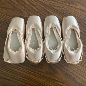 1 Pair of Mirella MS101AC Pointe Shoes sz 5.5 xx